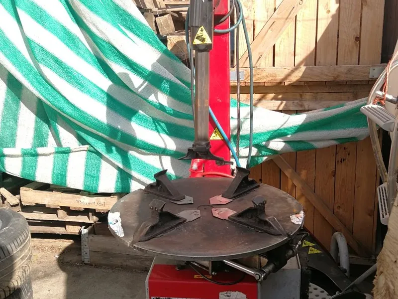 DESMONTADORA CORGHI A-210 Año 2.008 de 230/400v.