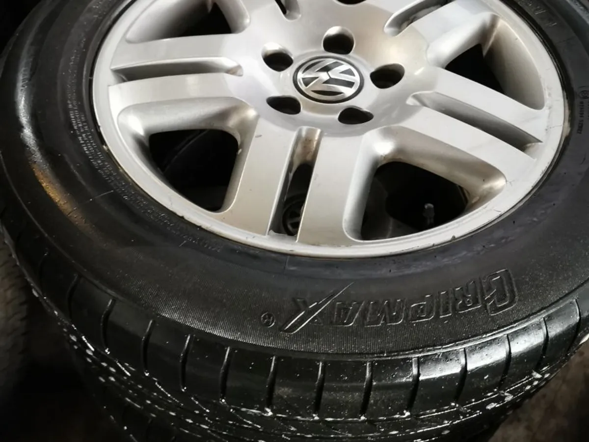 LLANTAS VW TUAREG 18x8" 255/55R18 SEMINUEVAS.