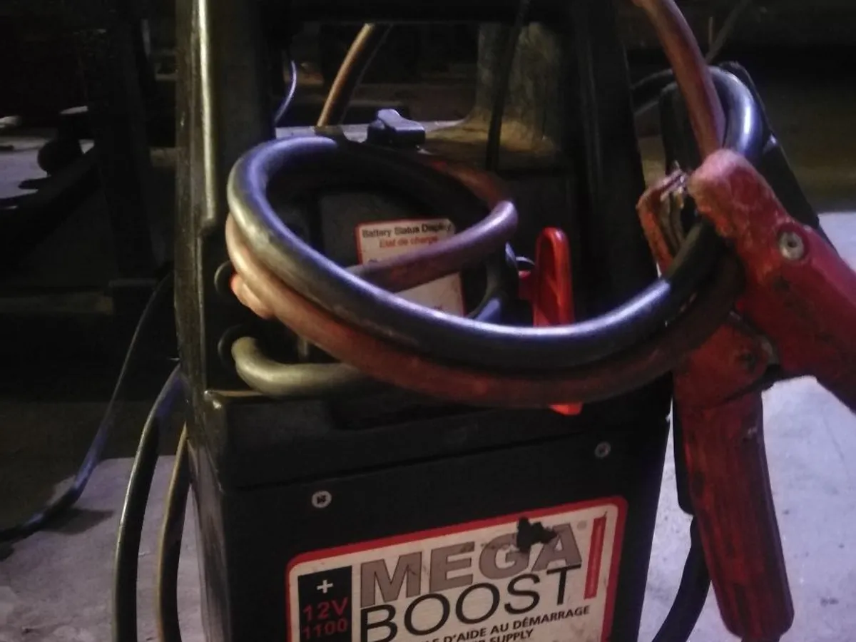 ARRANCADOR BATERIAS 12Vol. MEGABOOST 1.100AMP