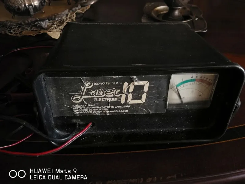 CARGADOR BATERIAS 12v. LASER 10 ELECTRONIC