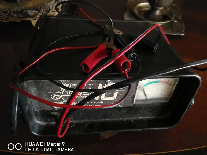 CARGADOR BATERIAS 12v. LASER 10 ELECTRONIC