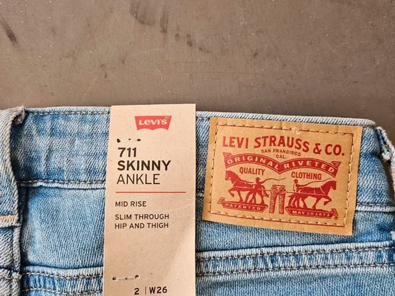 Levis 711 Skinny
